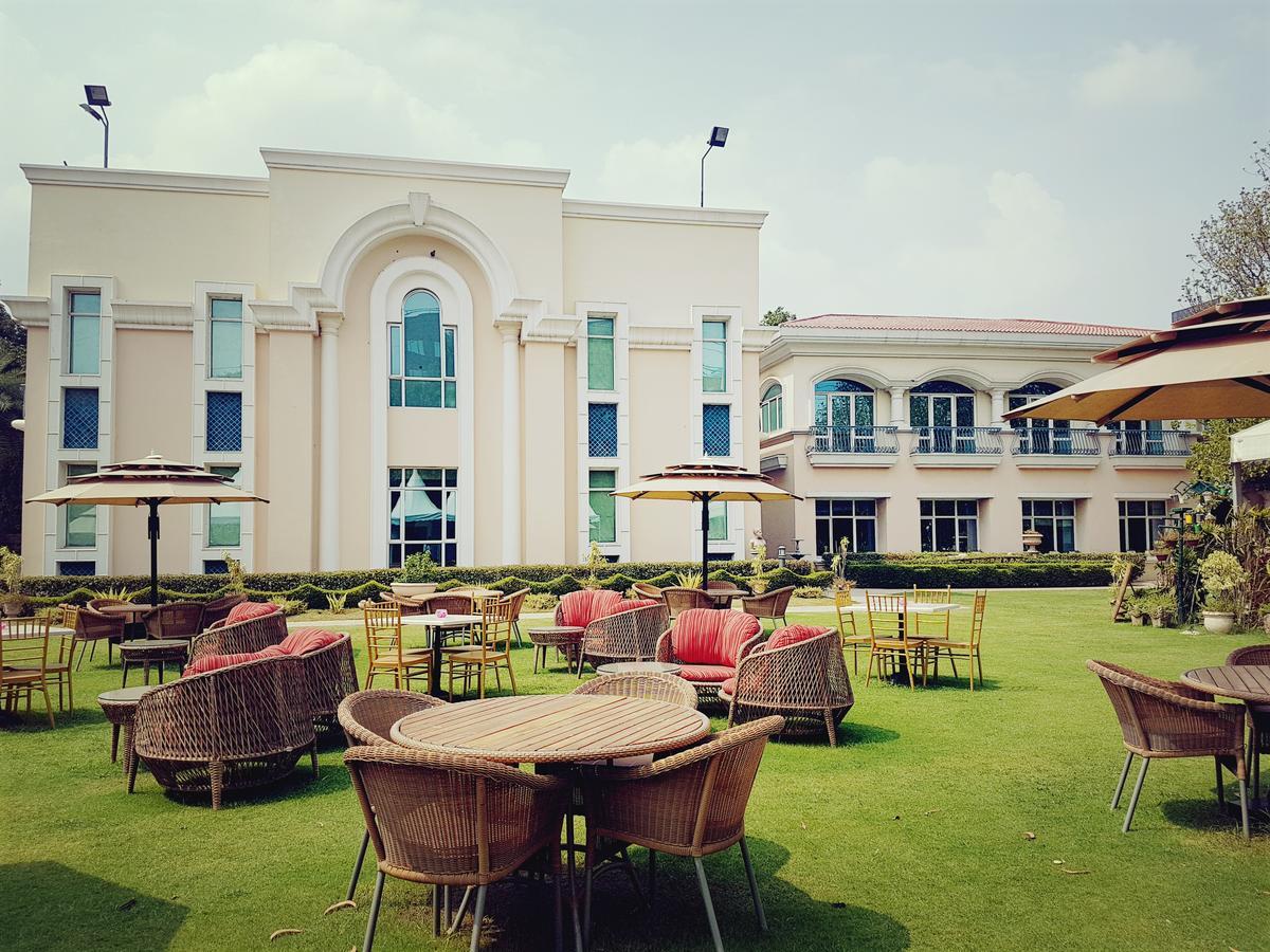 The Palms Town & Country Club - Resort Gurgaon Eksteriør billede